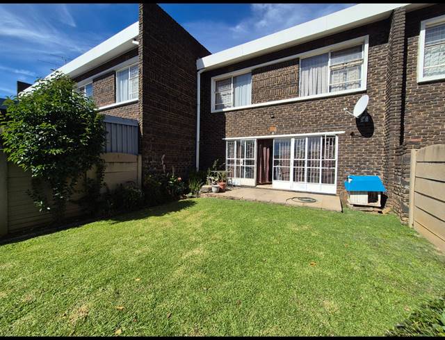 3 BEDROOM TOWNHOUSE FOR SALE IN VANDERBIJLPARK SE 1